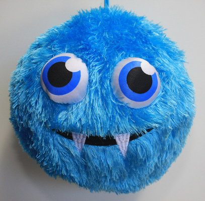 Polyester Außenhautmaterial Verrücktes Gesicht Gewebe bedeckt Fuzzy Ball 16 &quot;für das Sortiment