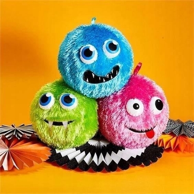 Polyester Außenhautmaterial Verrücktes Gesicht Gewebe bedeckt Fuzzy Ball 16 &quot;für das Sortiment
