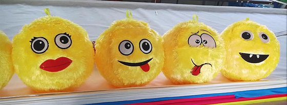 6&quot; aufblasbare Gesichtskugeln Durchmesser 20' Flauschige Emojkugeln für Kinder