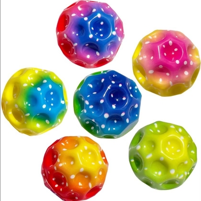 Kinderlieblings-Hochwiderstands-Mond-Form poröser Sprungball mit ergonomischem Design