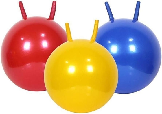 Outdoor-Spaß Essential Unisex-Sprungball mit flauschigem Pluss-Deckel und Regenbogen-Design