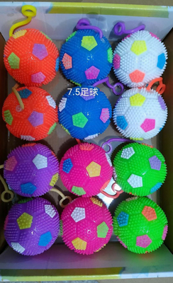 Beschreibung Spiky Light Up LED Ball Mehrfarbiger blinkender Squeaky Ball