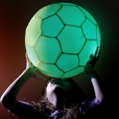 BM-B-006 0 bis 24 Monate Altersbereich Weiches Neues Mesh LED Fußball